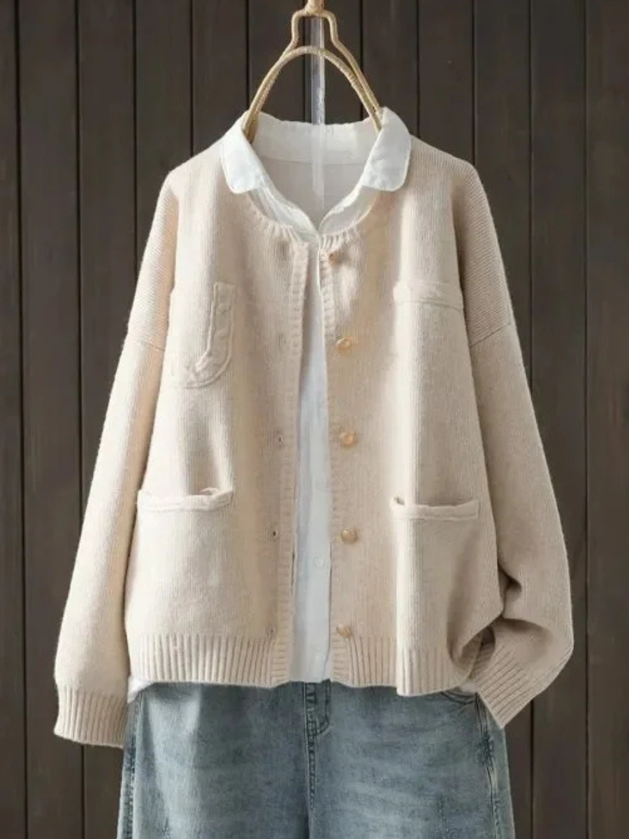 Women's Soft Lightweight Knitted Cardigan with Patch Pockets – Relaxed Long Sleeve Button Front Fine Knit Cardigan for Spring and Autumn Layering