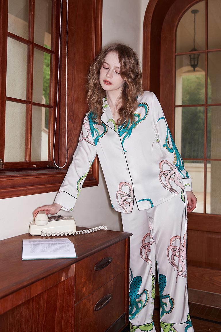 Coordinated Octopus Print Ice Silk Long-Sleeve Loungewear Set White