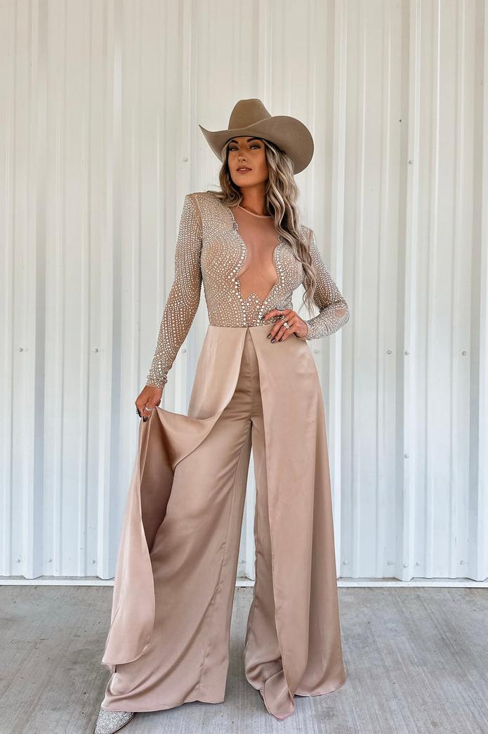 Coordinated Roaming Free Two-Piece Set