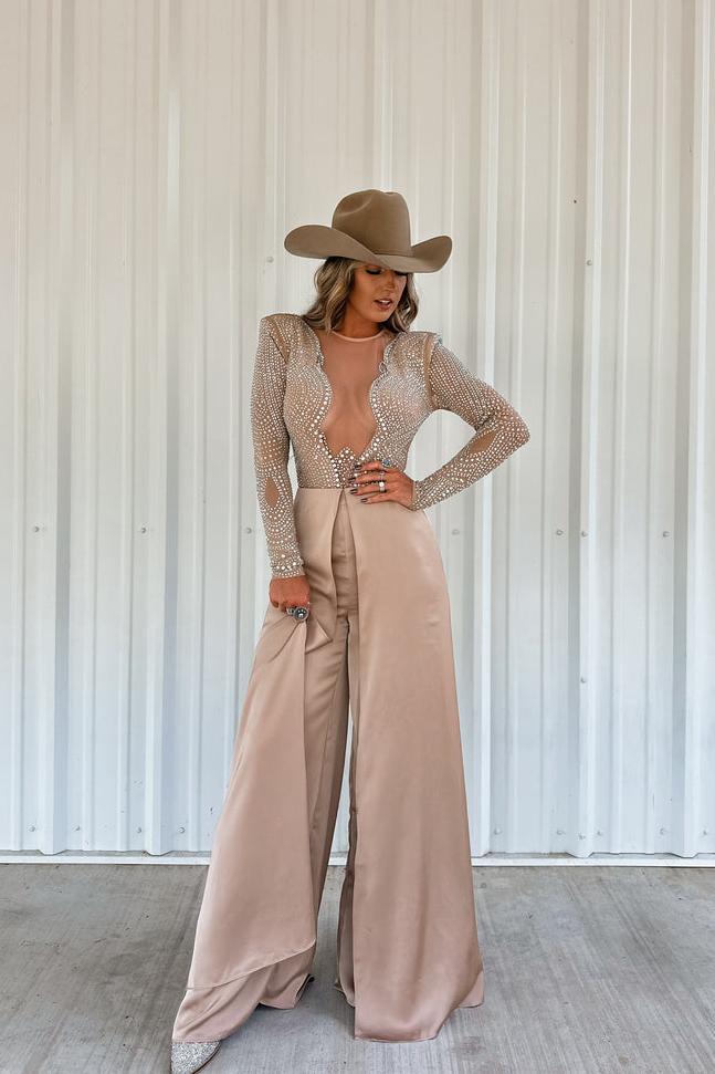 Coordinated Roaming Free Two-Piece Set