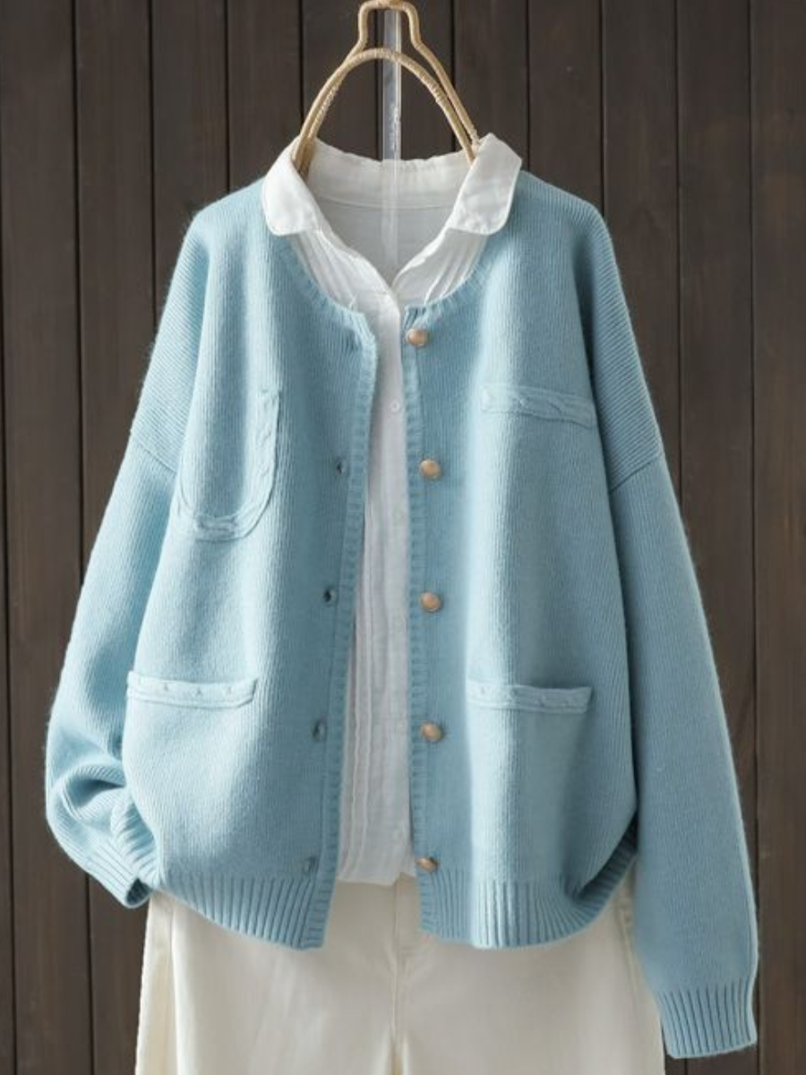 Women's Soft Lightweight Knitted Cardigan with Patch Pockets – Relaxed Long Sleeve Button Front Fine Knit Cardigan for Spring and Autumn Layering