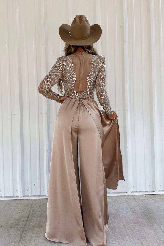Coordinated Roaming Free Two-Piece Set