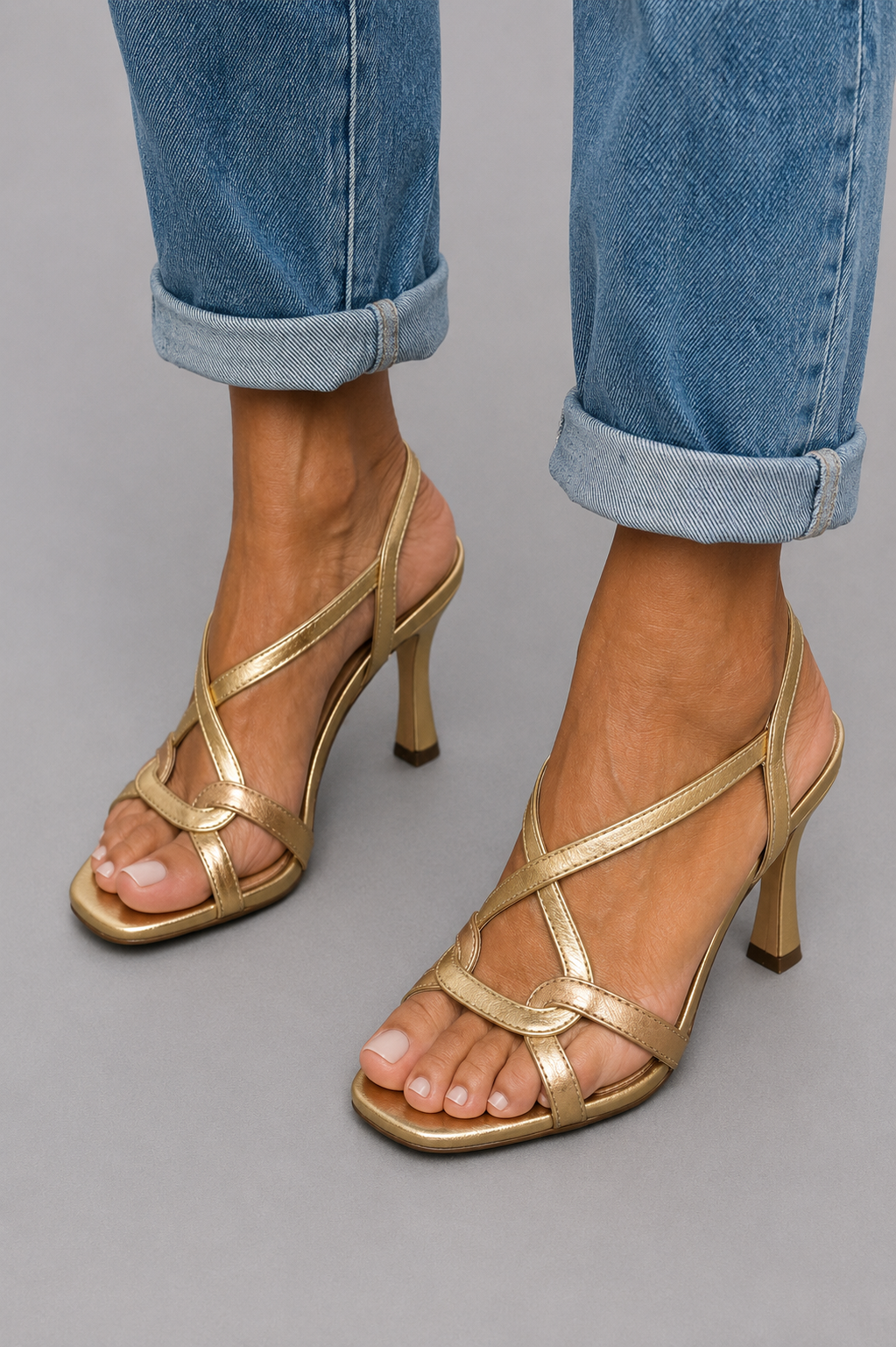 Linda | Golden Sandals Summer Charm