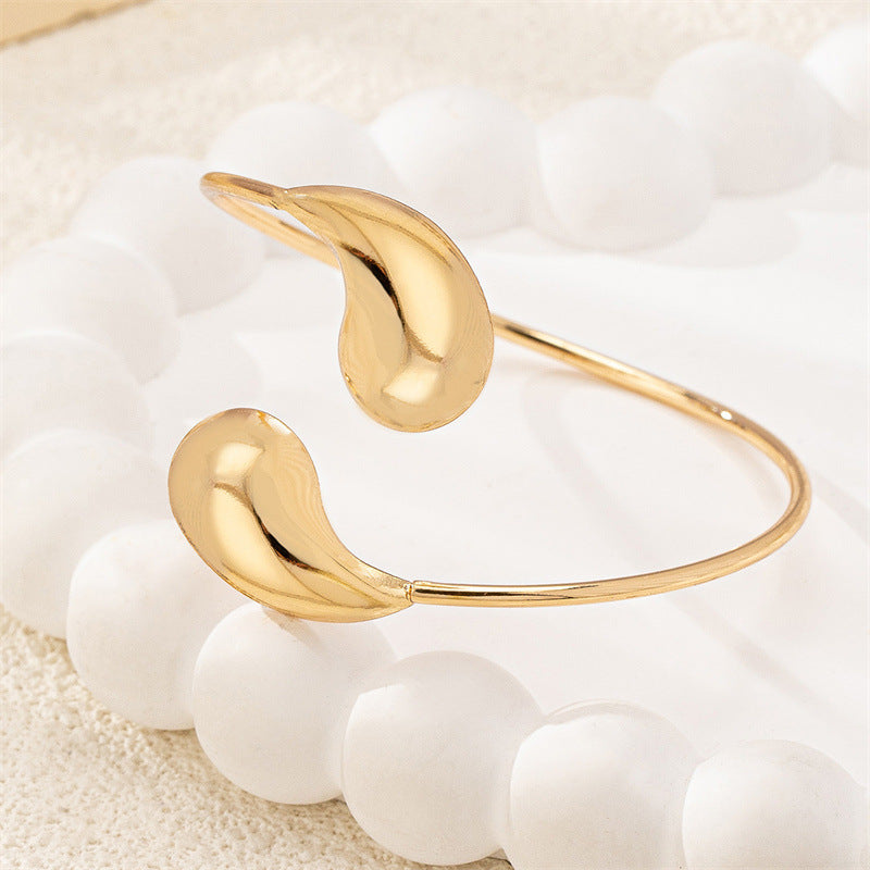 Lunaria Minimalist Women's Bracelet with Sparkling Drop