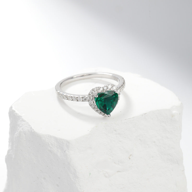 Genève Silver Ring with Green Heart Stone