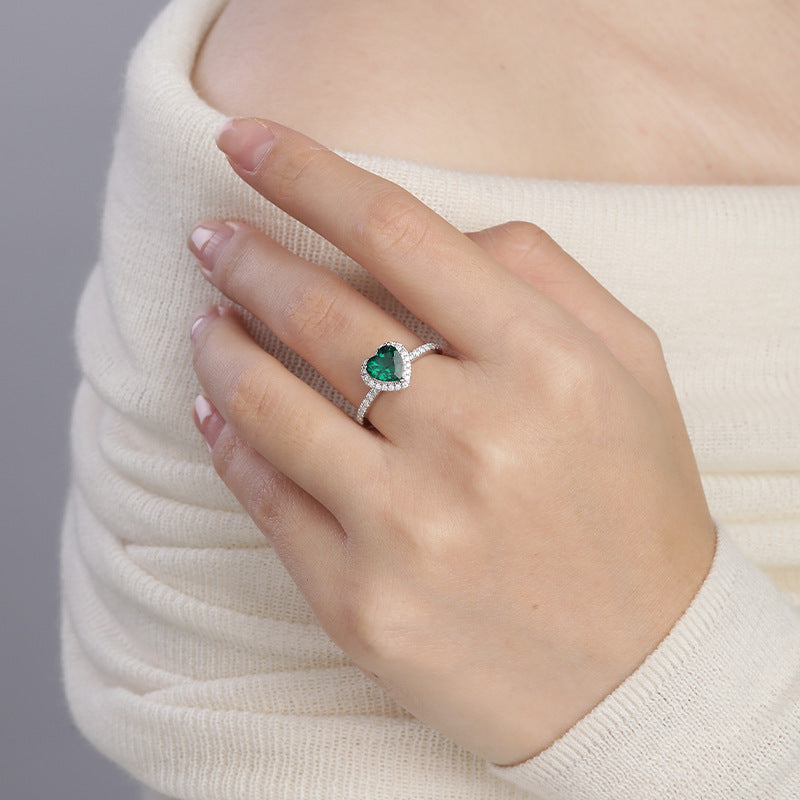 Genève Silver Ring with Green Heart Stone
