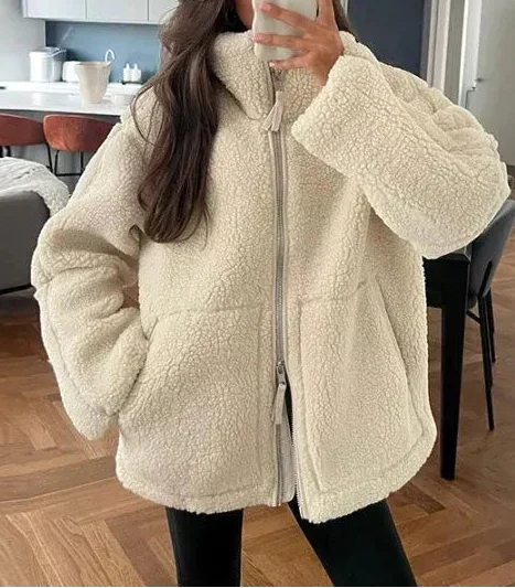 Women’s Oversized Teddy Fleece Zip-Up Jacket with High Collar and Patch Pockets – Cosy Winter Casual Outerwear