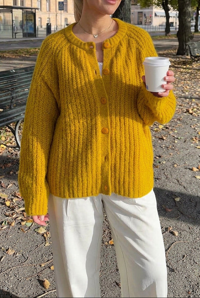 Women's Soft Fluffy Ribbed Knitted Cardigan – Relaxed Long Sleeve Round Neck Button Front Cardigan for Cosy Autumn and Winter Layering