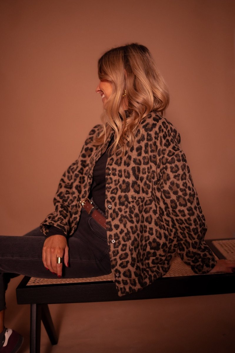 Evelyn - Women's Oversized Leopard Print Snap-Button Quilted Jacket