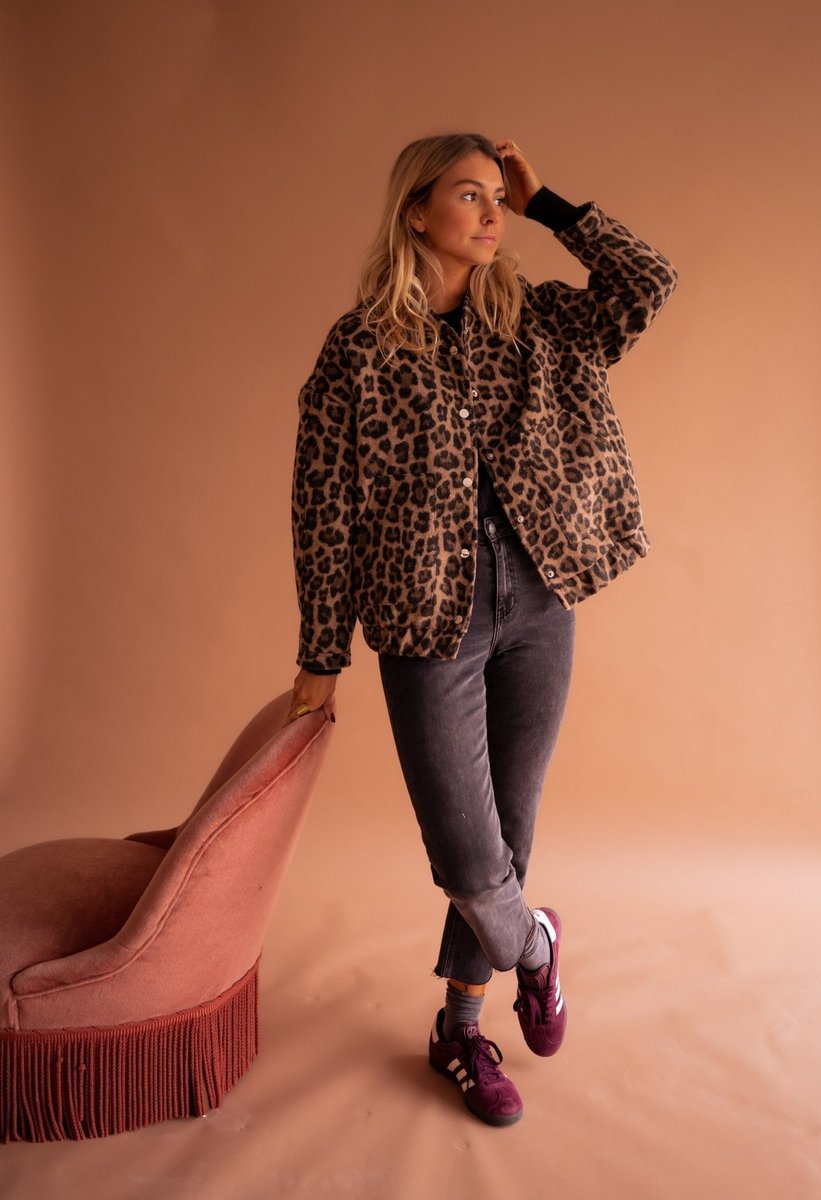 Evelyn - Women's Oversized Leopard Print Snap-Button Quilted Jacket