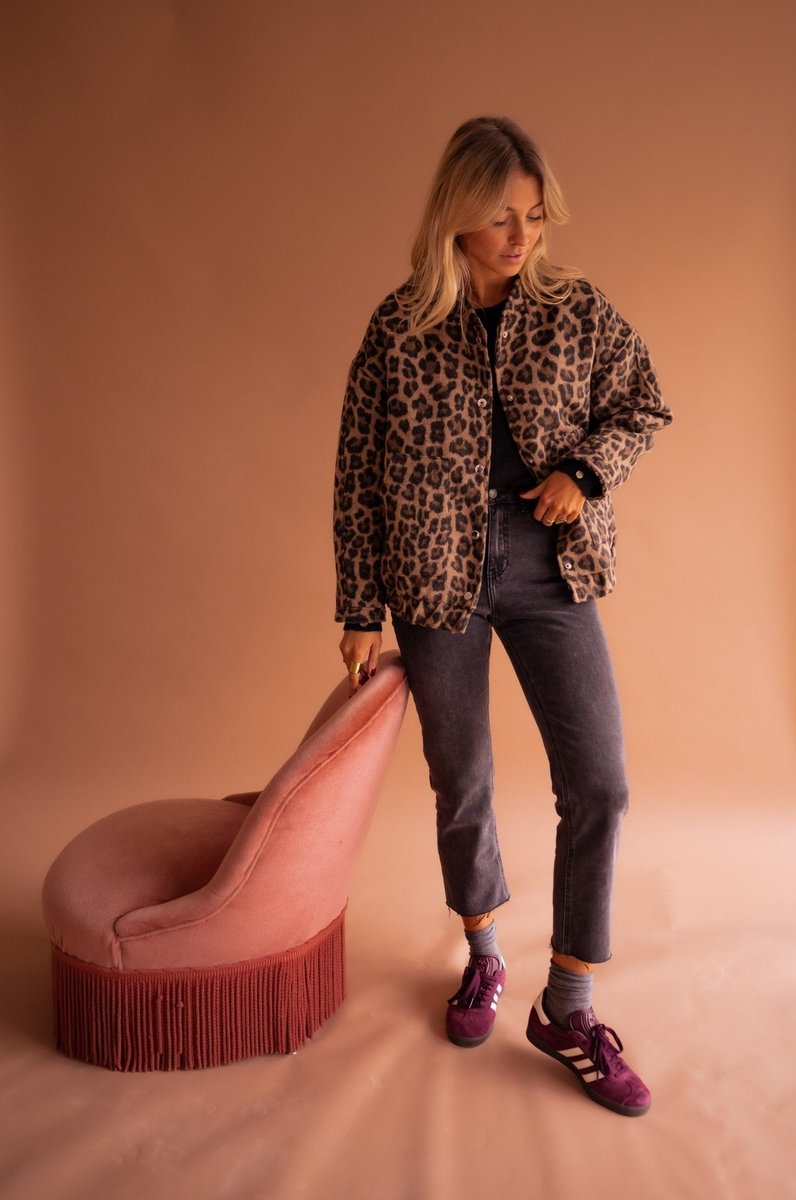 Evelyn - Women's Oversized Leopard Print Snap-Button Quilted Jacket
