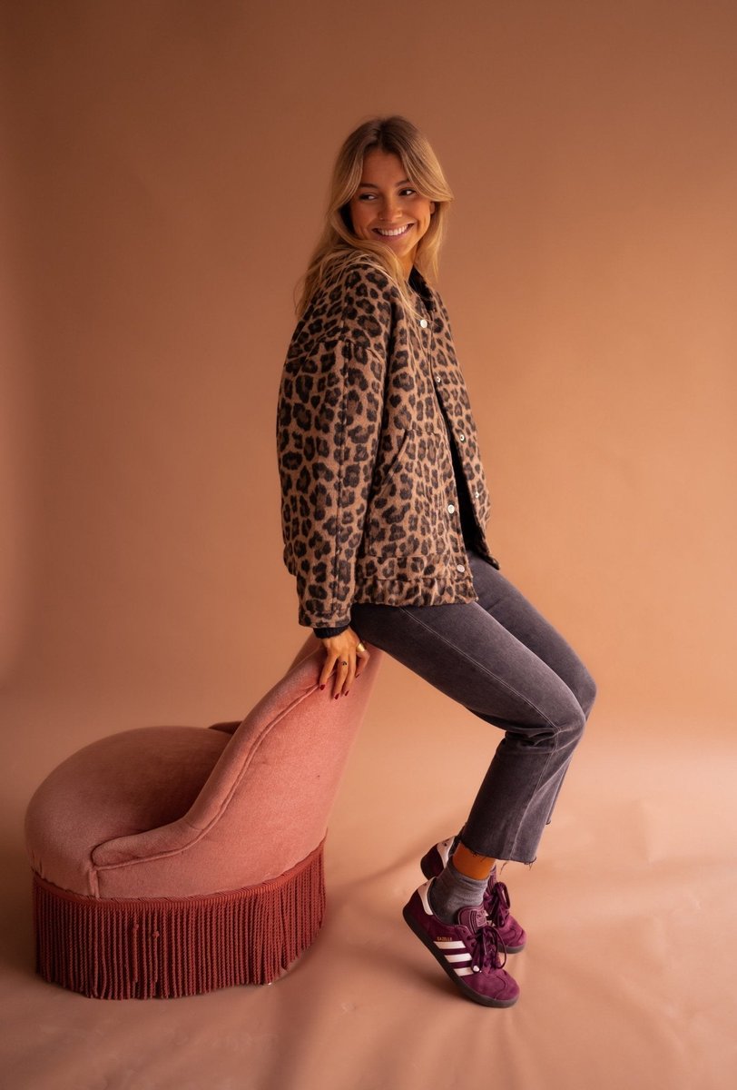 Evelyn - Women's Oversized Leopard Print Snap-Button Quilted Jacket