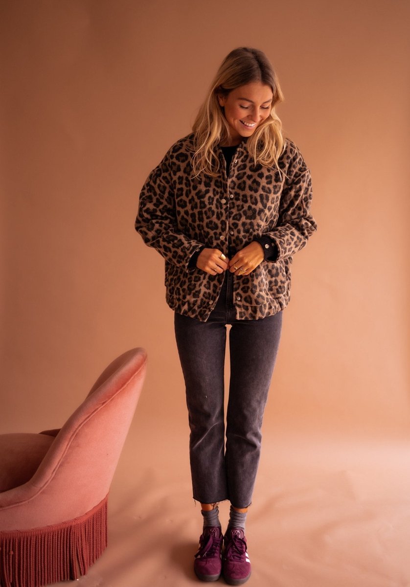 Evelyn - Women's Oversized Leopard Print Snap-Button Quilted Jacket